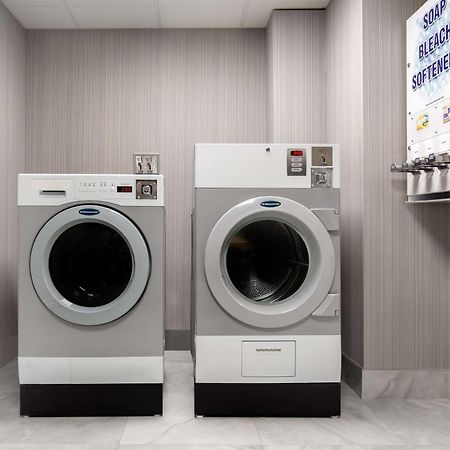 Hampton Inn By Hilton Brampton - Toronto Экстерьер фото