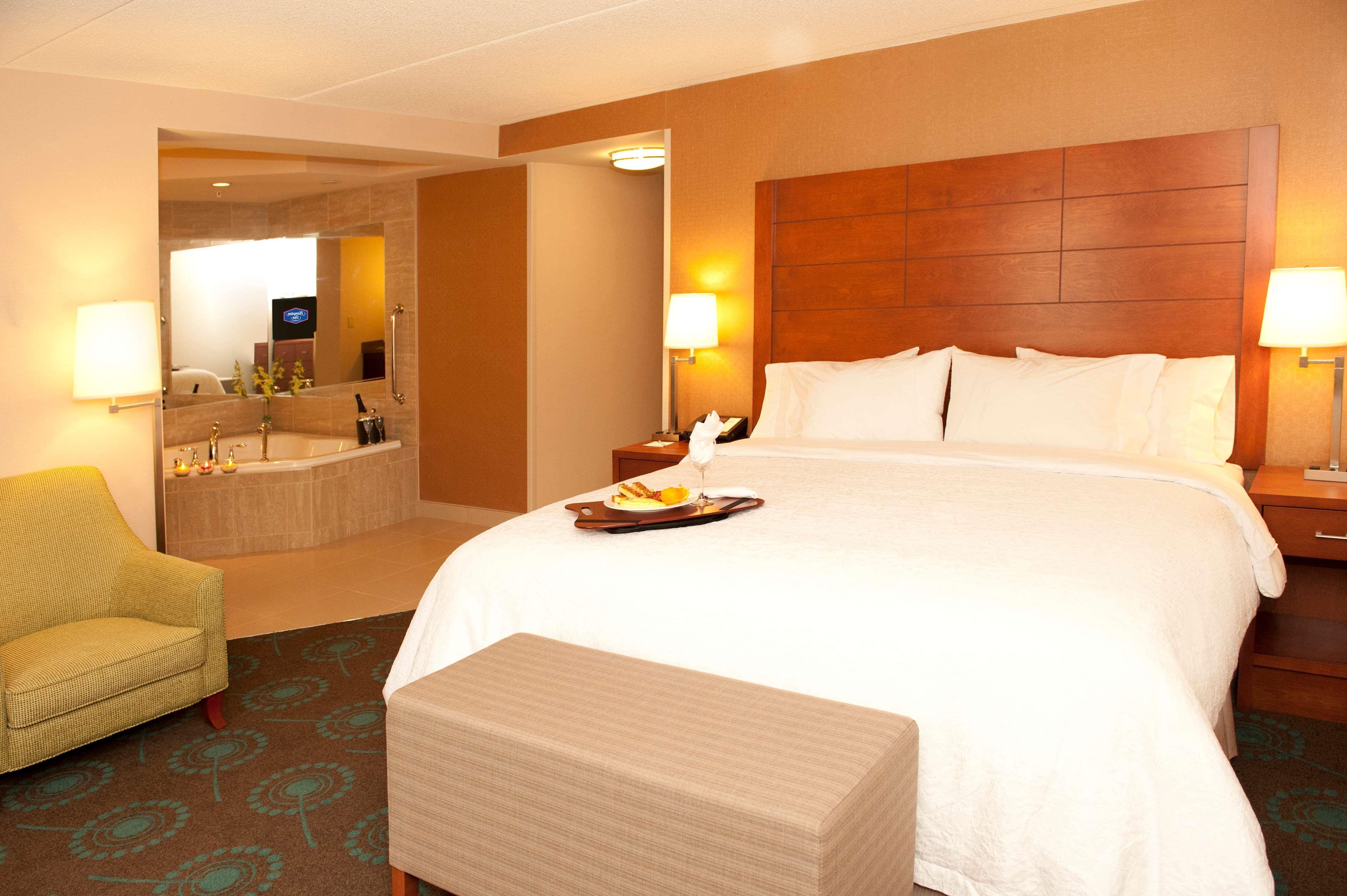 Hampton Inn By Hilton Brampton - Toronto Экстерьер фото