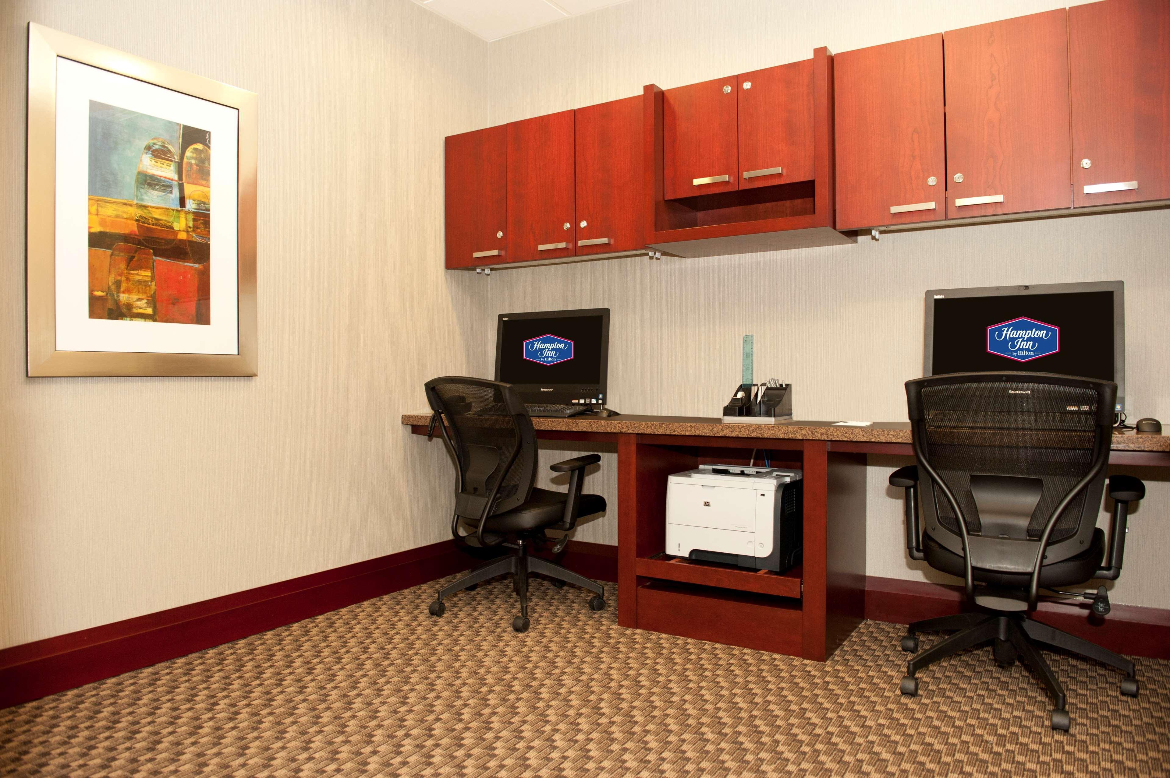 Hampton Inn By Hilton Brampton - Toronto Экстерьер фото