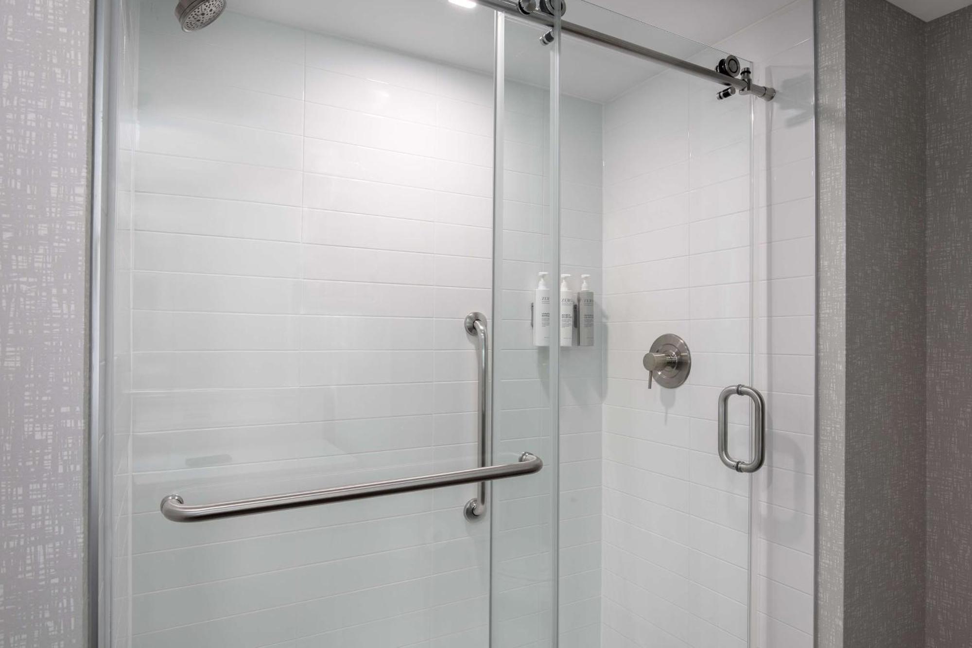 Hampton Inn By Hilton Brampton - Toronto Экстерьер фото