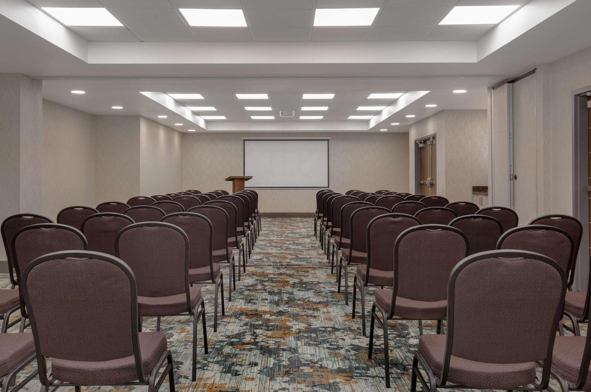 Hampton Inn By Hilton Brampton - Toronto Экстерьер фото