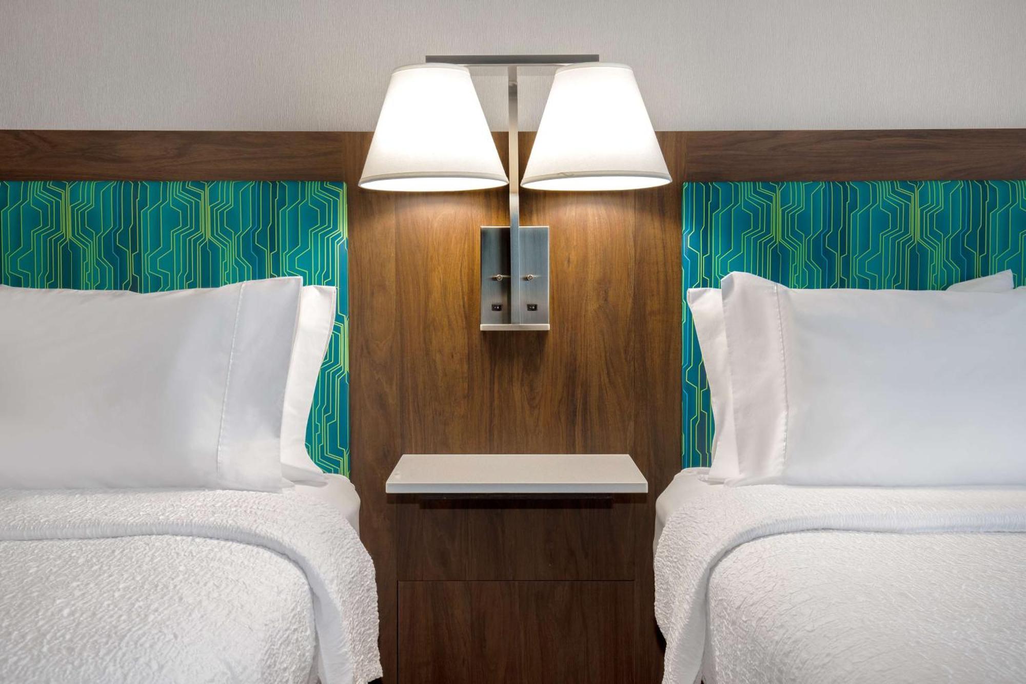 Hampton Inn By Hilton Brampton - Toronto Экстерьер фото
