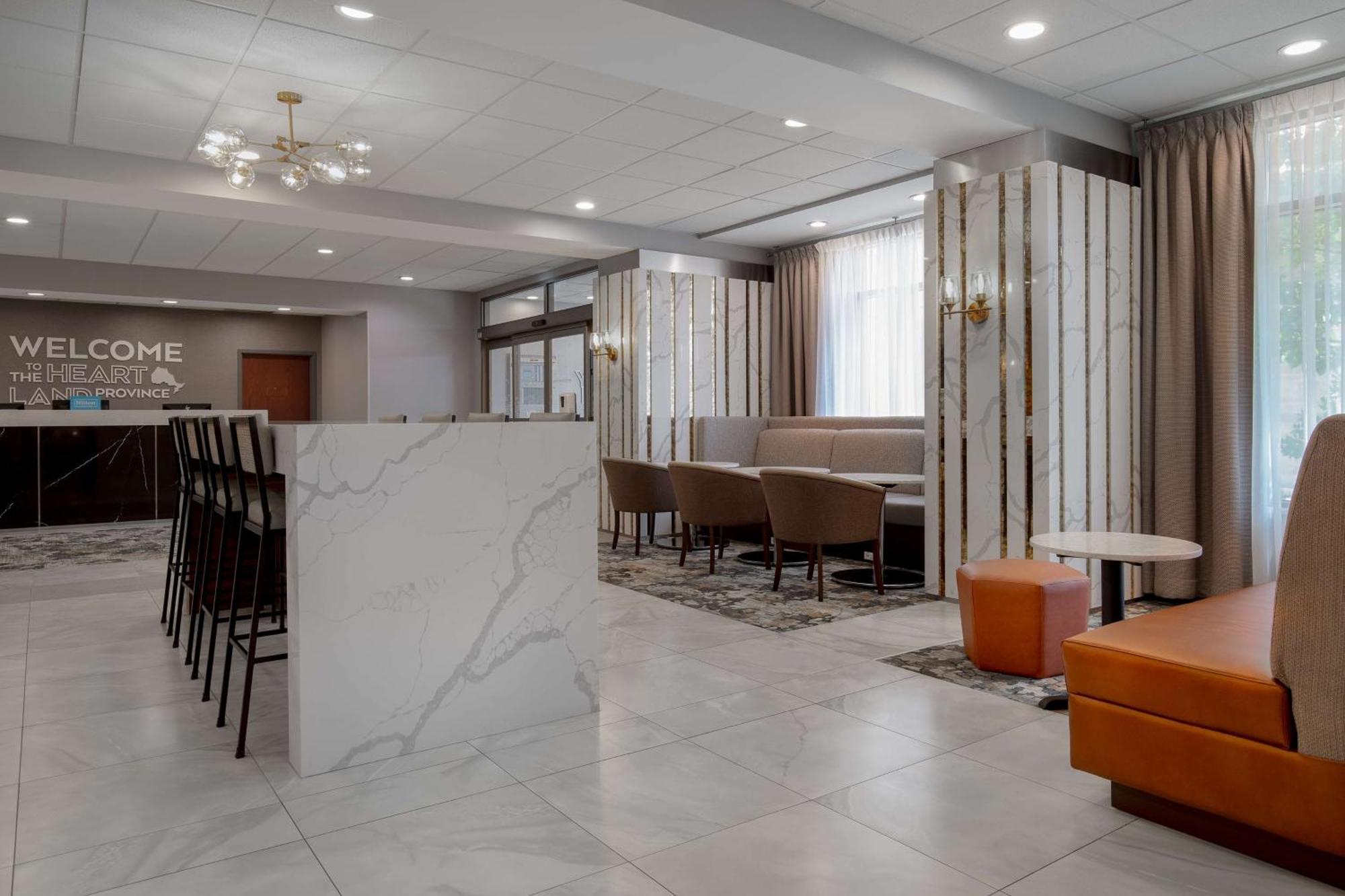 Hampton Inn By Hilton Brampton - Toronto Экстерьер фото